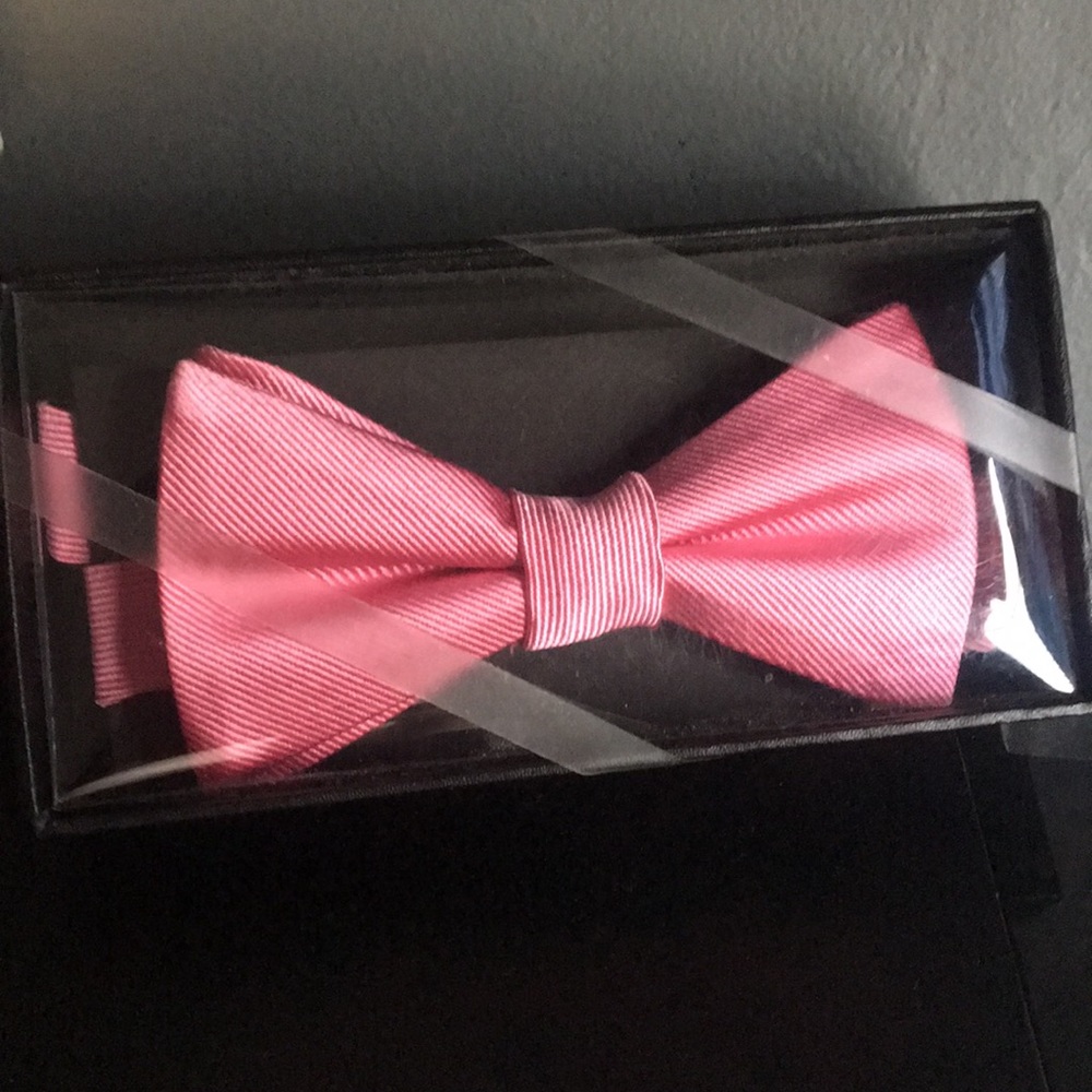 Bow tie- Van Heusen